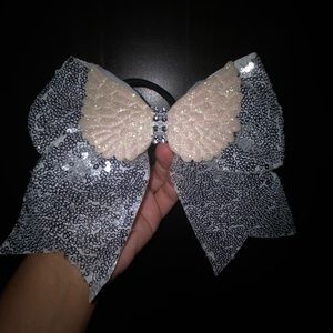 Cheer bow